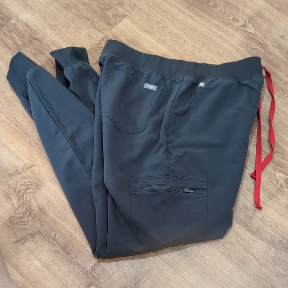 Fig's Women's Black Scrub Pants with Red Drawstring - Picture 4 of 10